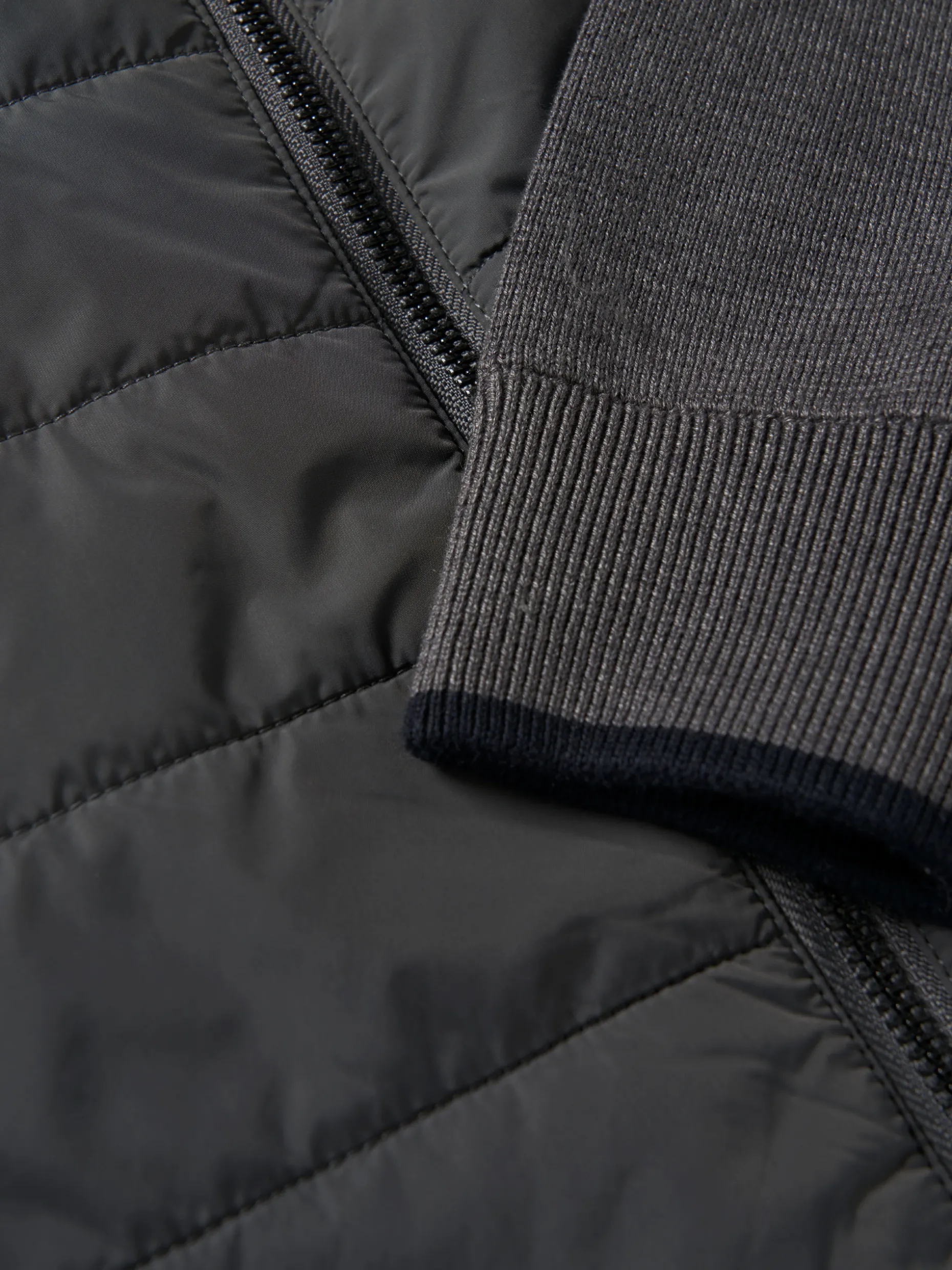 Casaco de malha com frente acolchoada