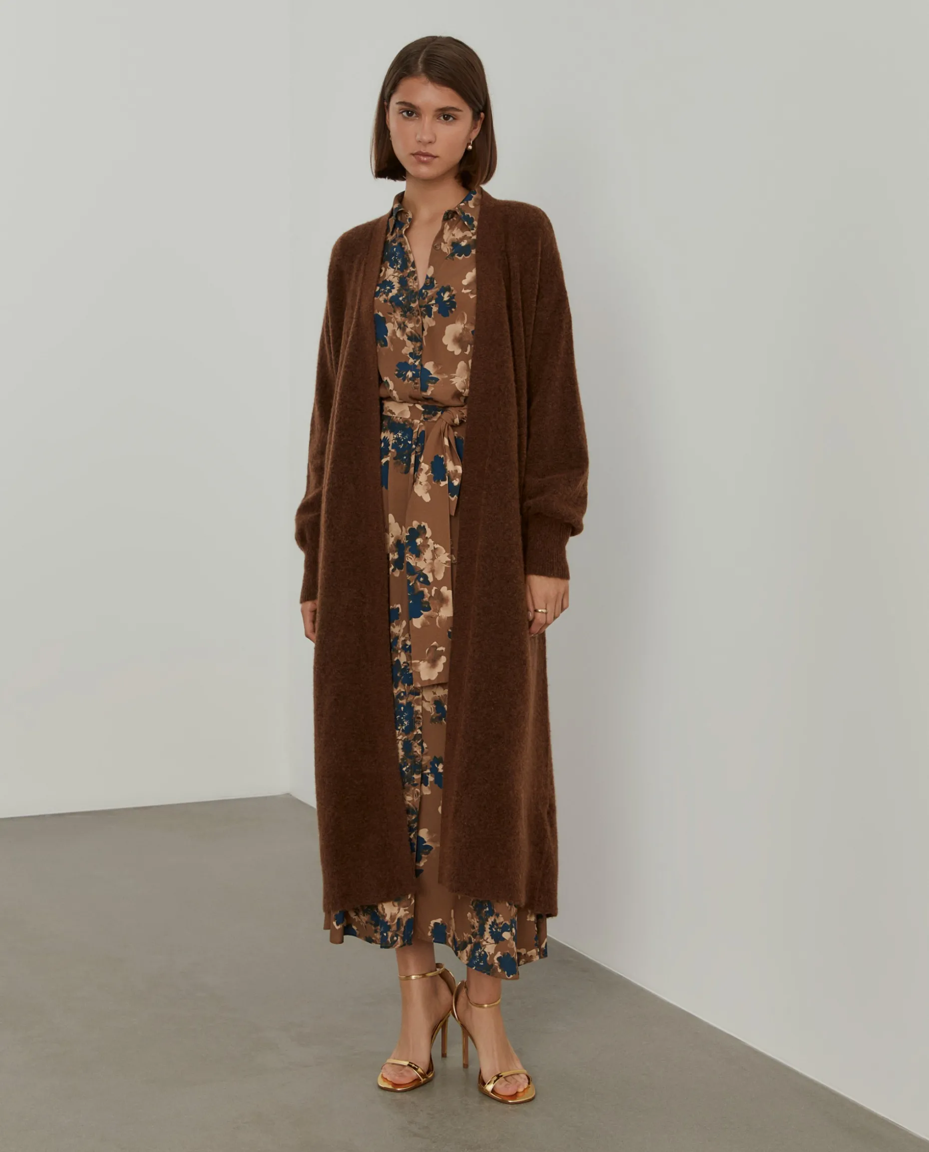 Casaco de malha comprido mangas abalonadas