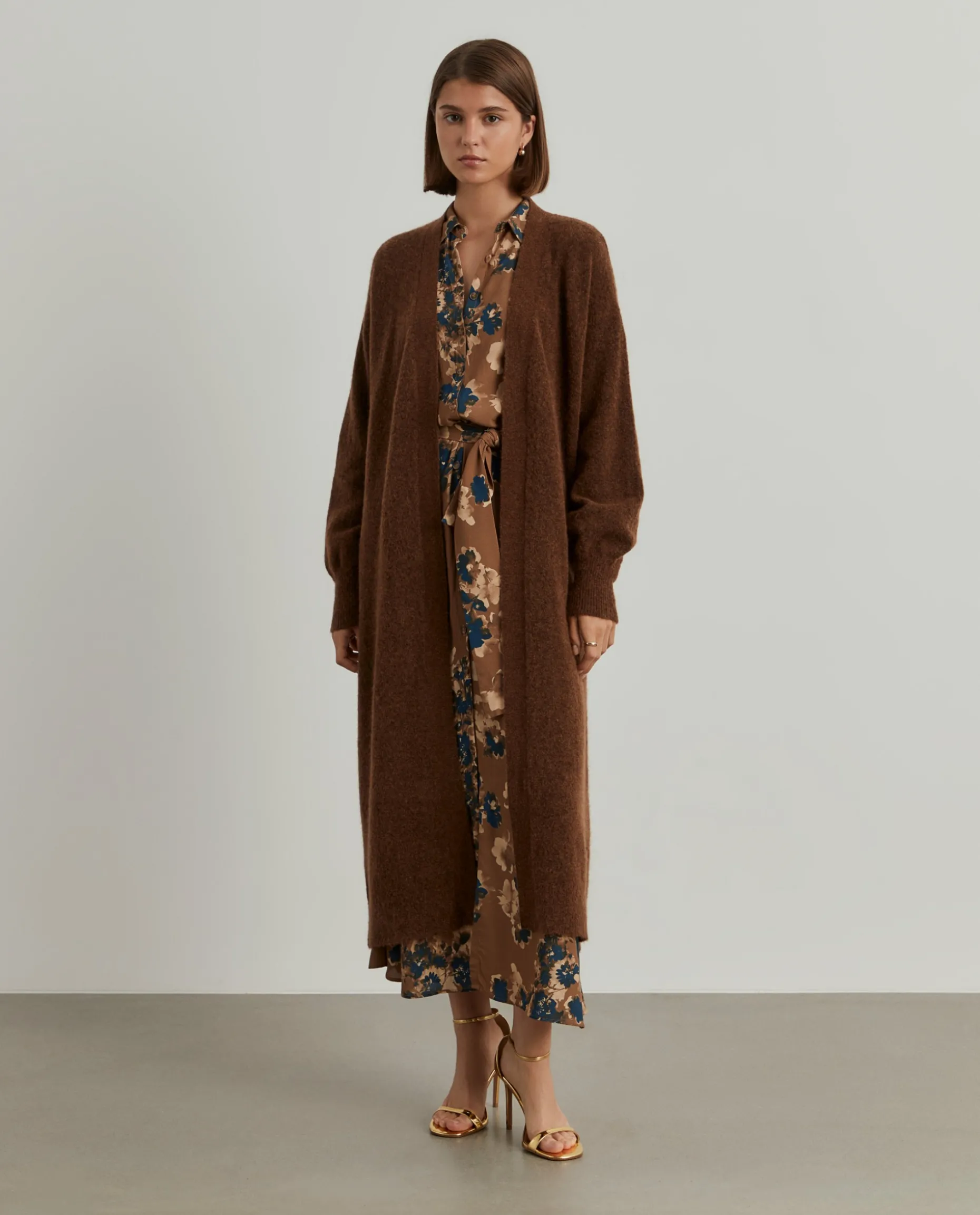 Casaco de malha comprido mangas abalonadas