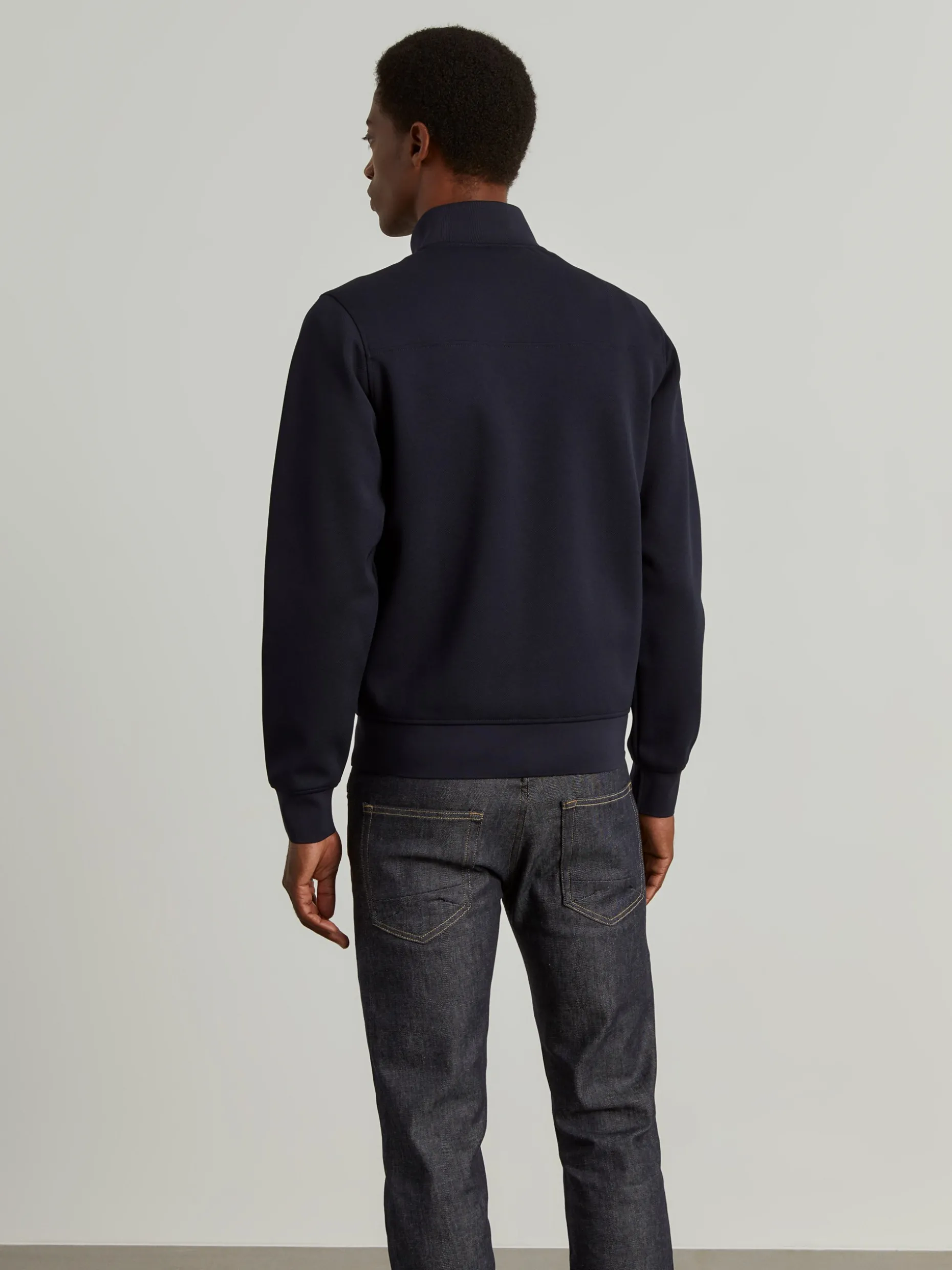 Casaco em malha texturizada com fecho