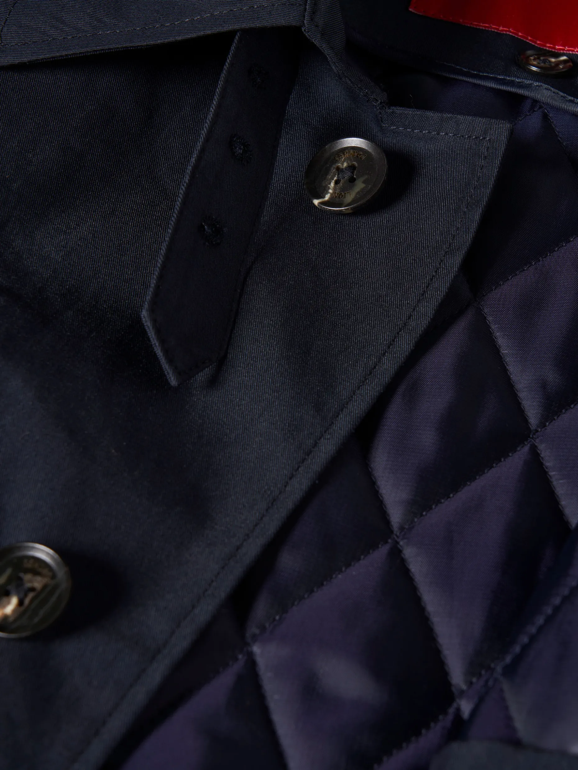 Casaco modelo gabardine com acolchoado interior