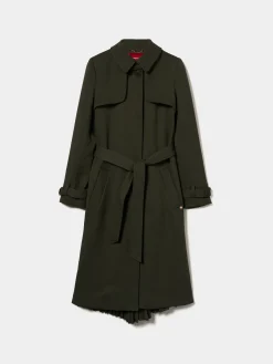 Casaco modelo gabardine com plissado