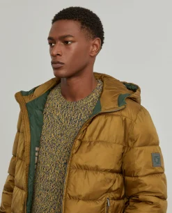 Casaco técnico acolchoado com capuz