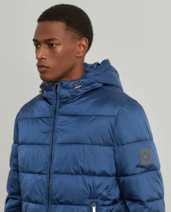 Casaco técnico acolchoado com capuz