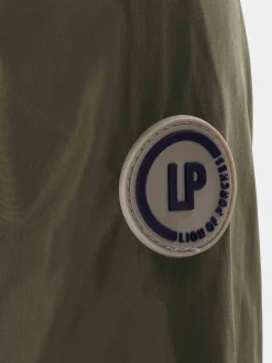 Casaco técnico com capuz