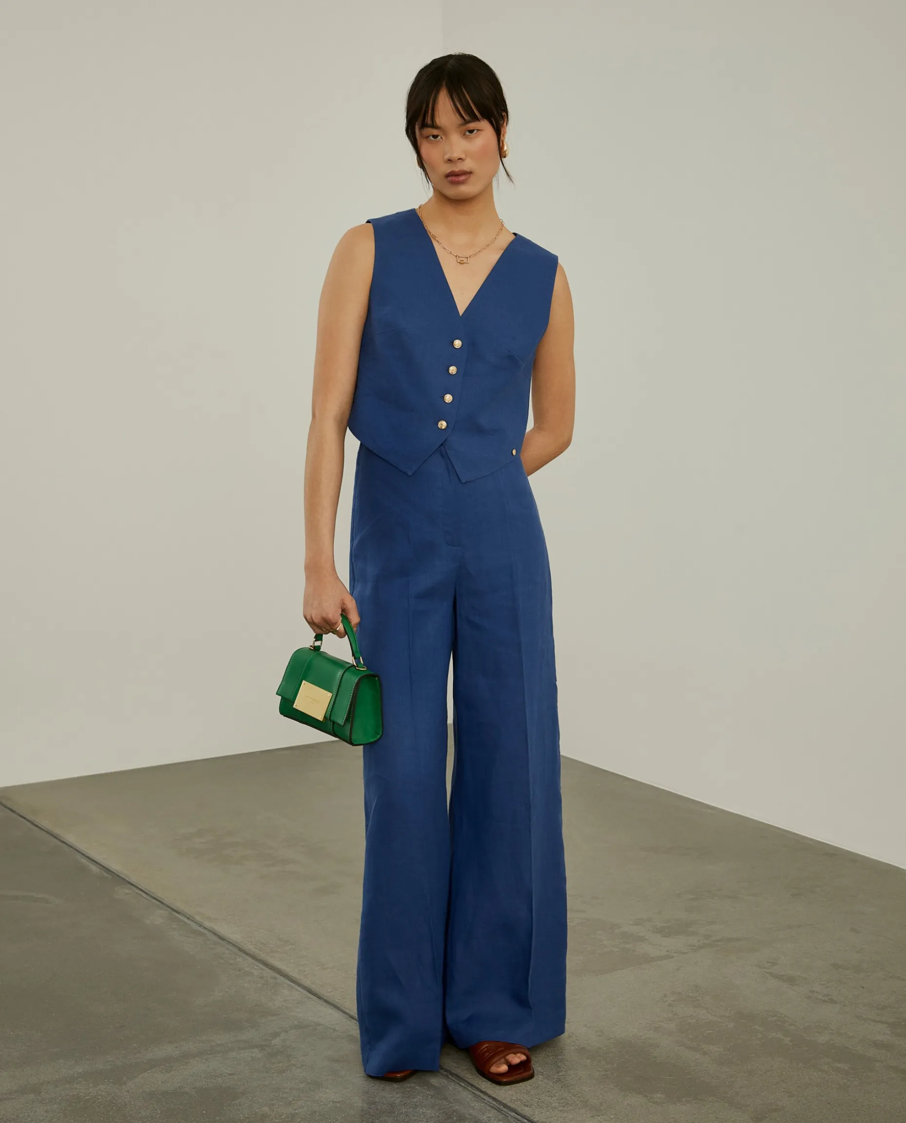 Colete 100% linho com botões brasão dourados