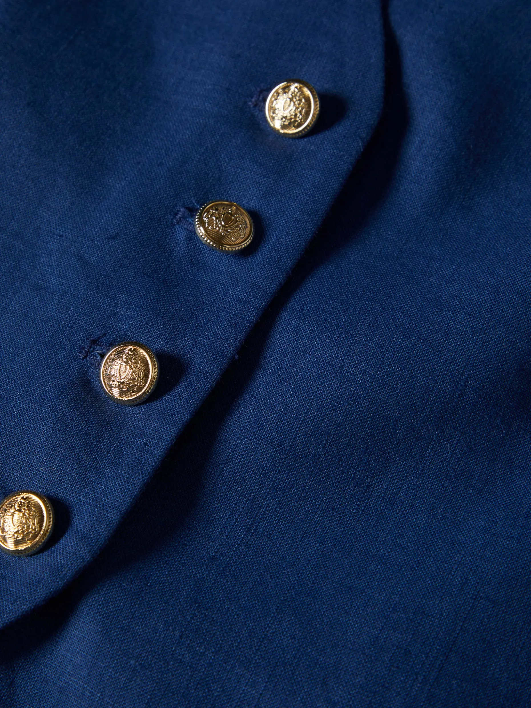 Colete 100% linho com botões brasão dourados