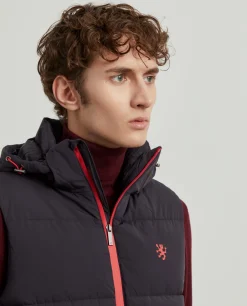 Colete acolchoado com capuz