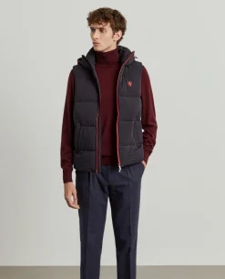 Colete acolchoado com capuz