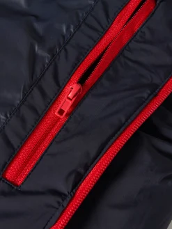 Colete acolchoado com capuz