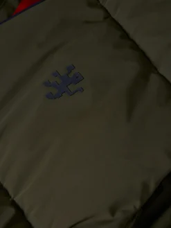 Colete acolchoado com capuz