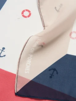 Lenço colorido com padrão náutico