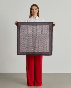 Lenço com padrão acorrentado