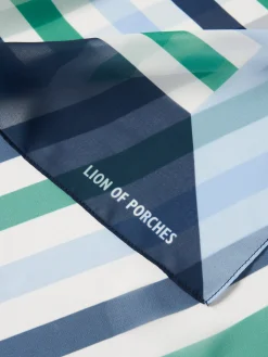 Lenço com padrão de riscas