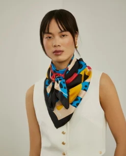 Lenço estampado com padrão animal