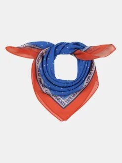 Lenço estampado quadrados