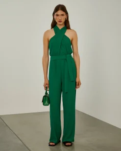 Macacão sem mangas com decote cruzado