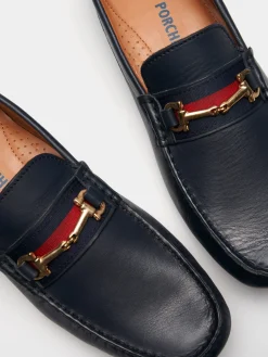 Mocassins de pele com detalhe metálico