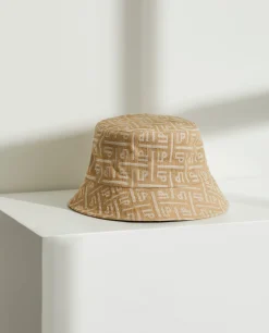 Panamá para mulher com relevo de monograma e etiqueta