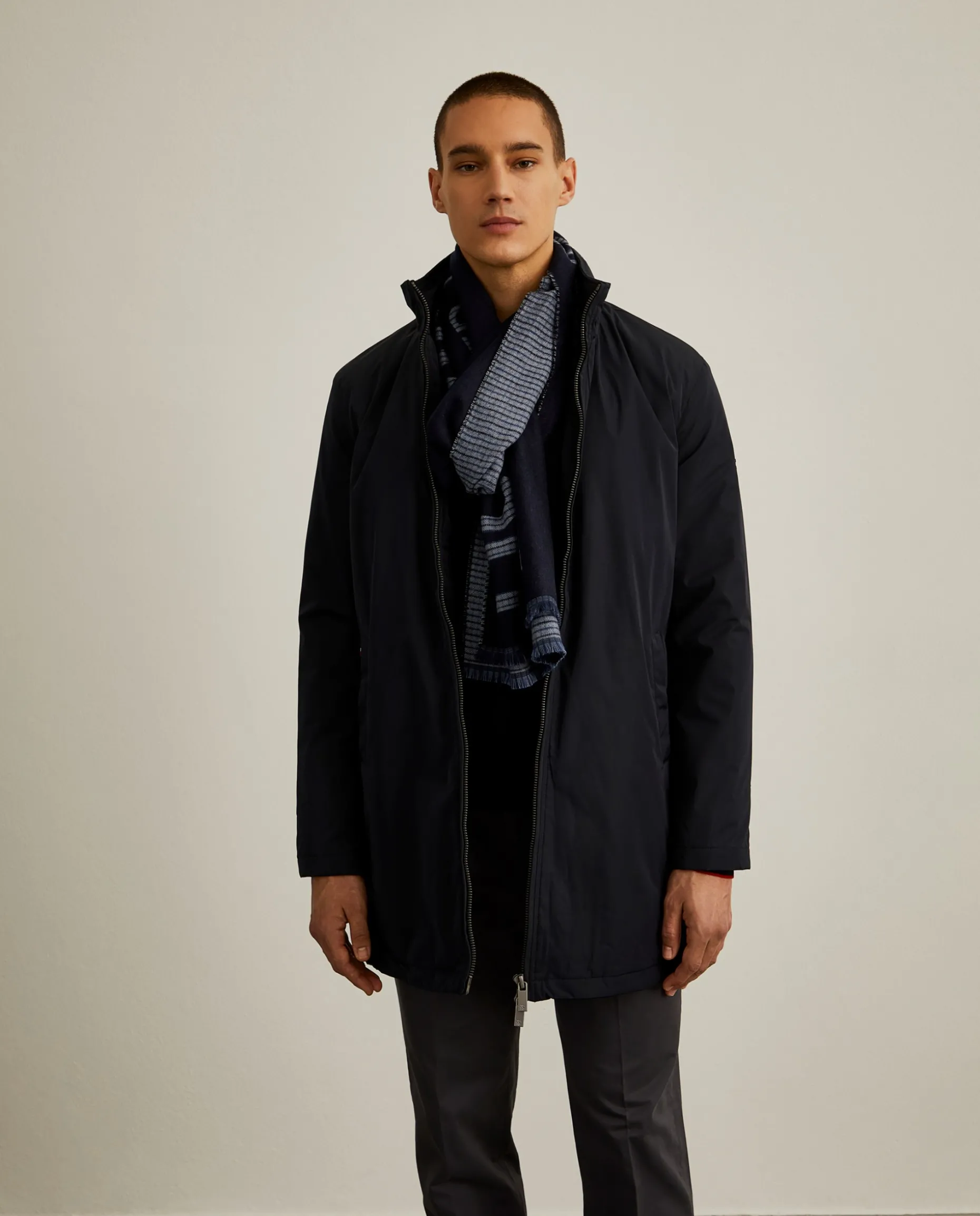 Parka acolchoada com capuz embutido