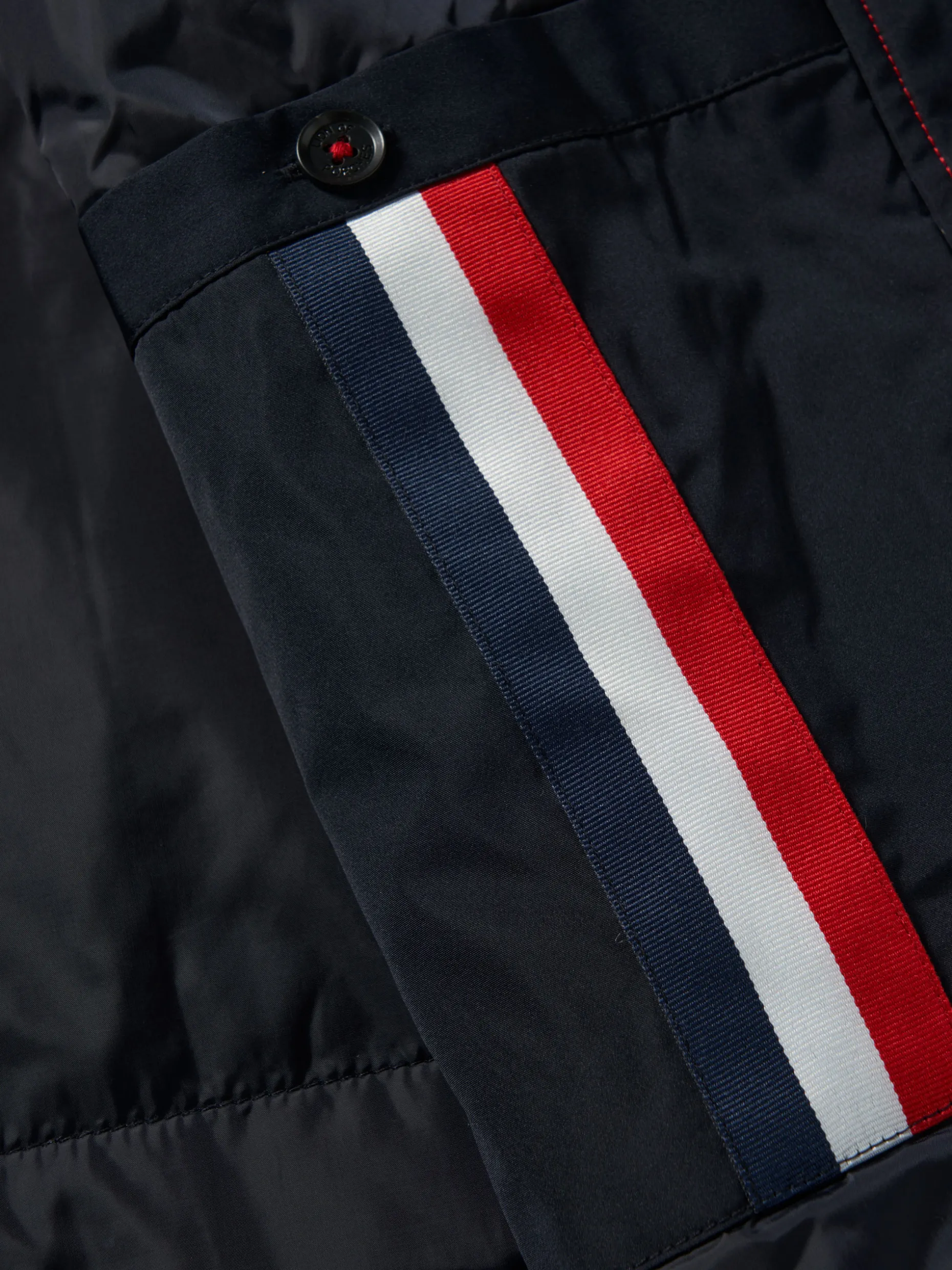 Parka acolchoada com capuz embutido