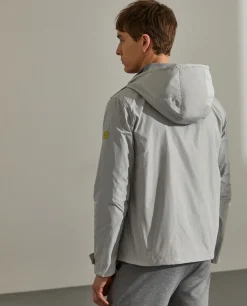 Parka para homem em tecido técnico com capuz e bolsos