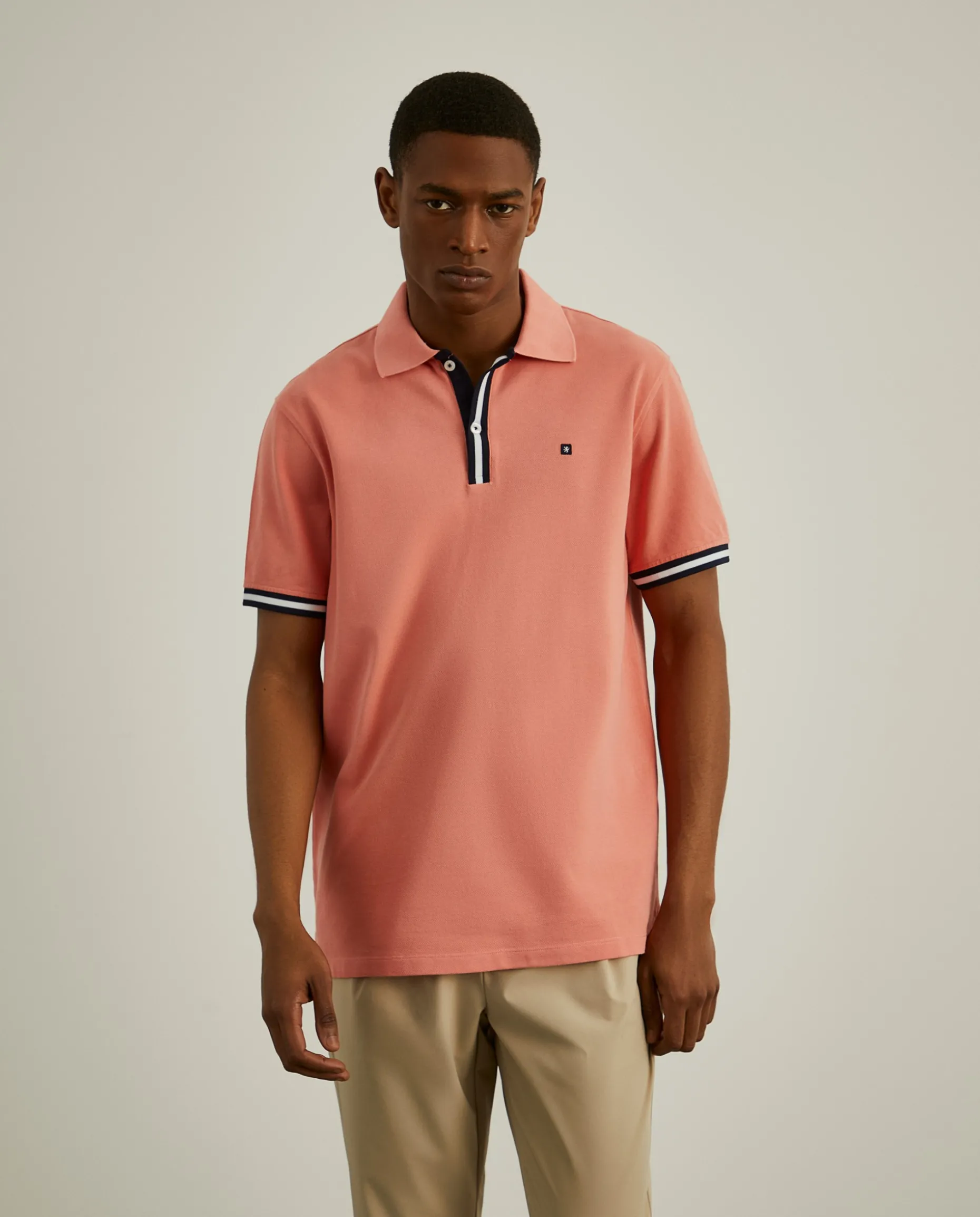 Polo manga curta em algodão com riscas