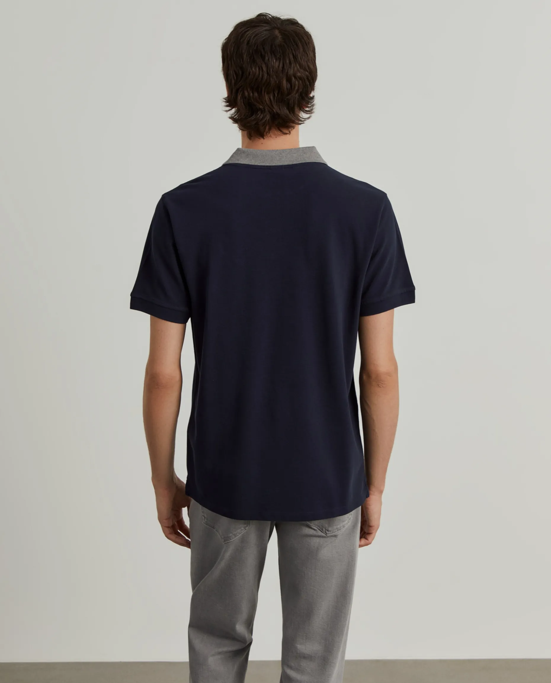 Polo piqué sem botões gola em contraste