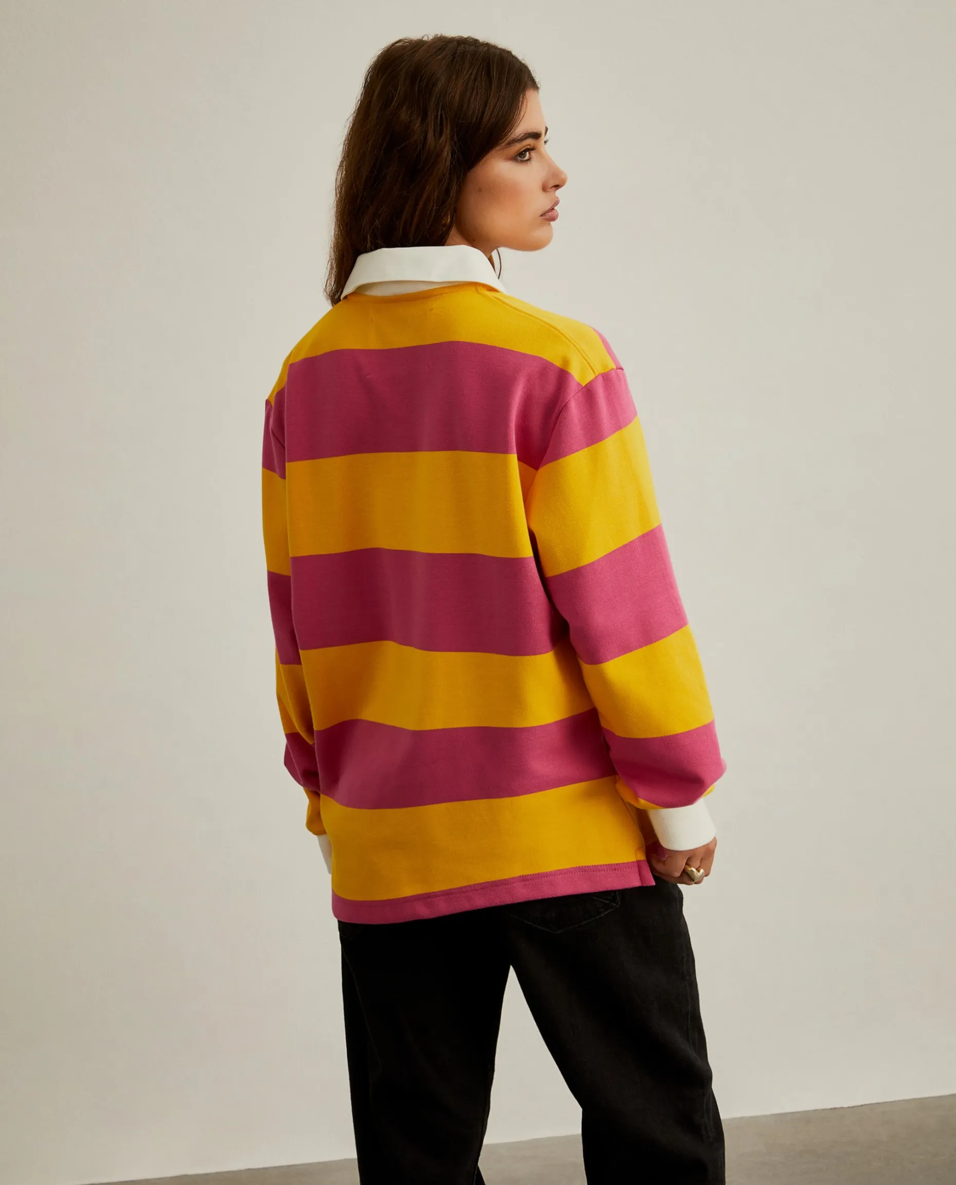 Polo rugby de manga comprida com padrão de riscas