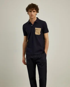 Polo slim fit com bolso em contraste