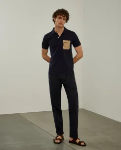 Polo slim fit com bolso em contraste