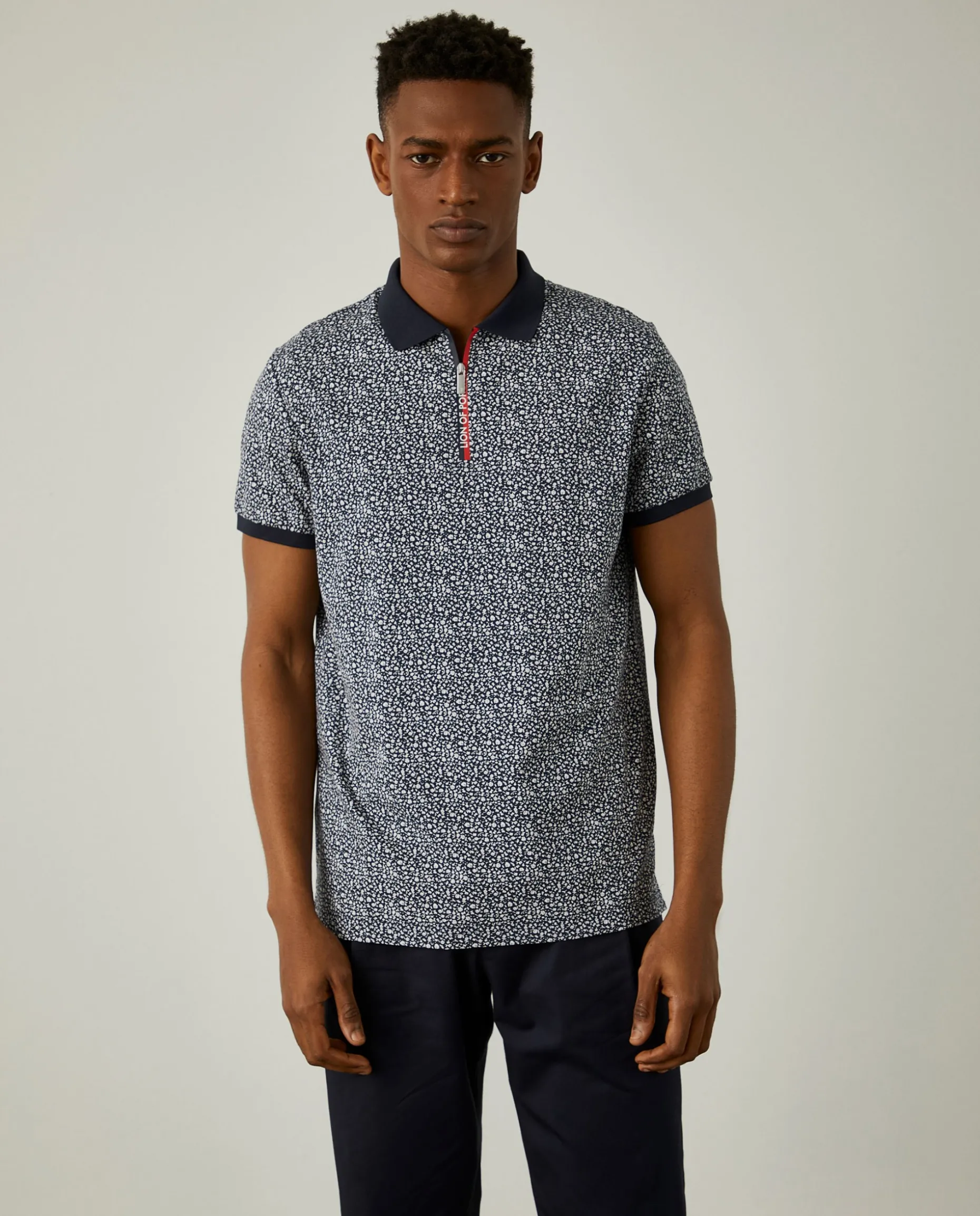 Polo slim fit com padrão de flores