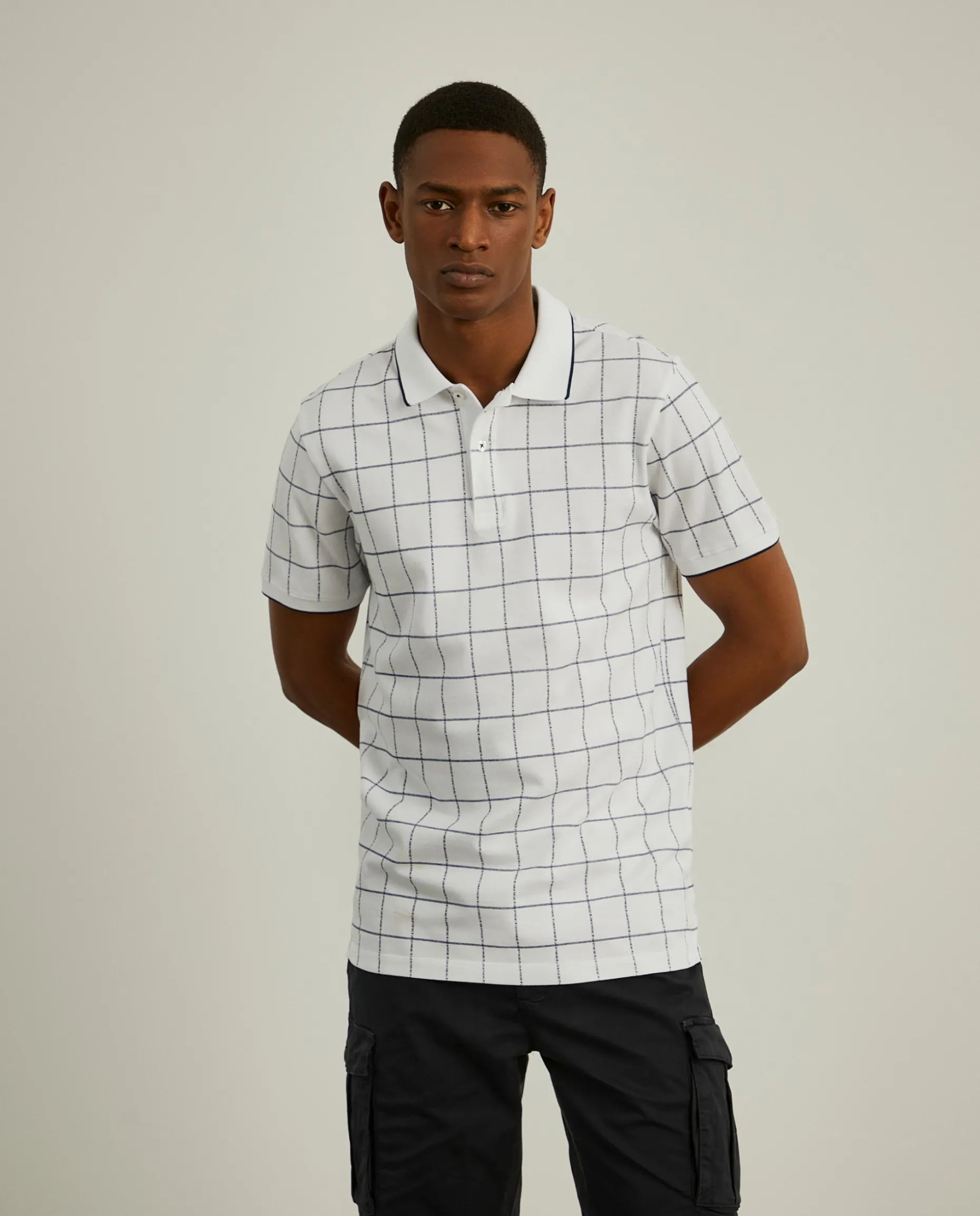 Polo slim fit com padrão quadrados