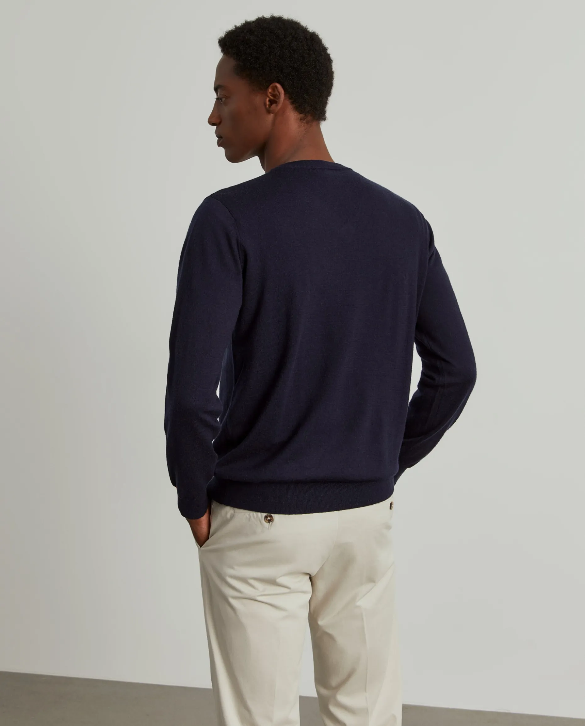 Pullover de lã com decote em V