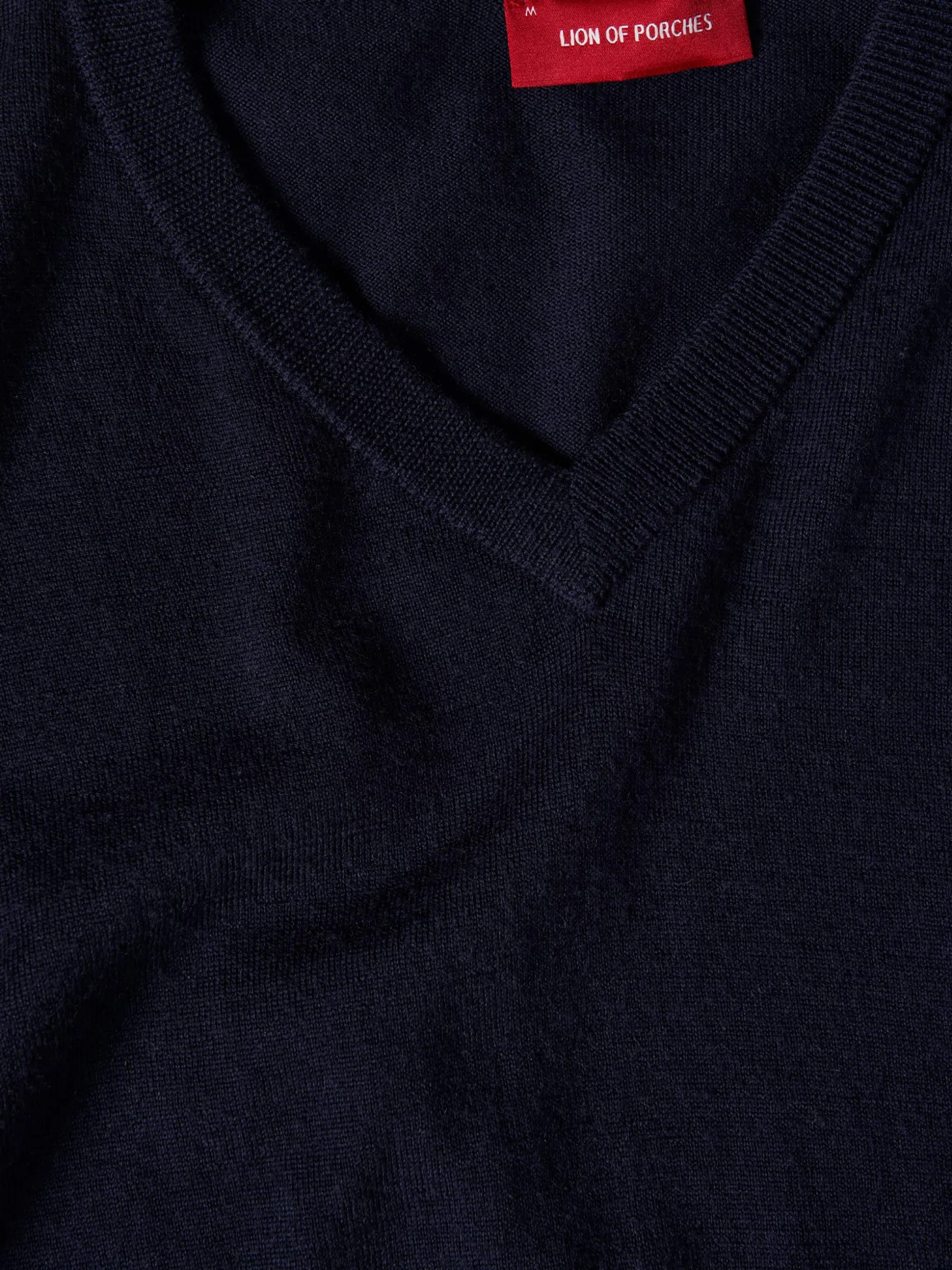 Pullover de lã com decote em V