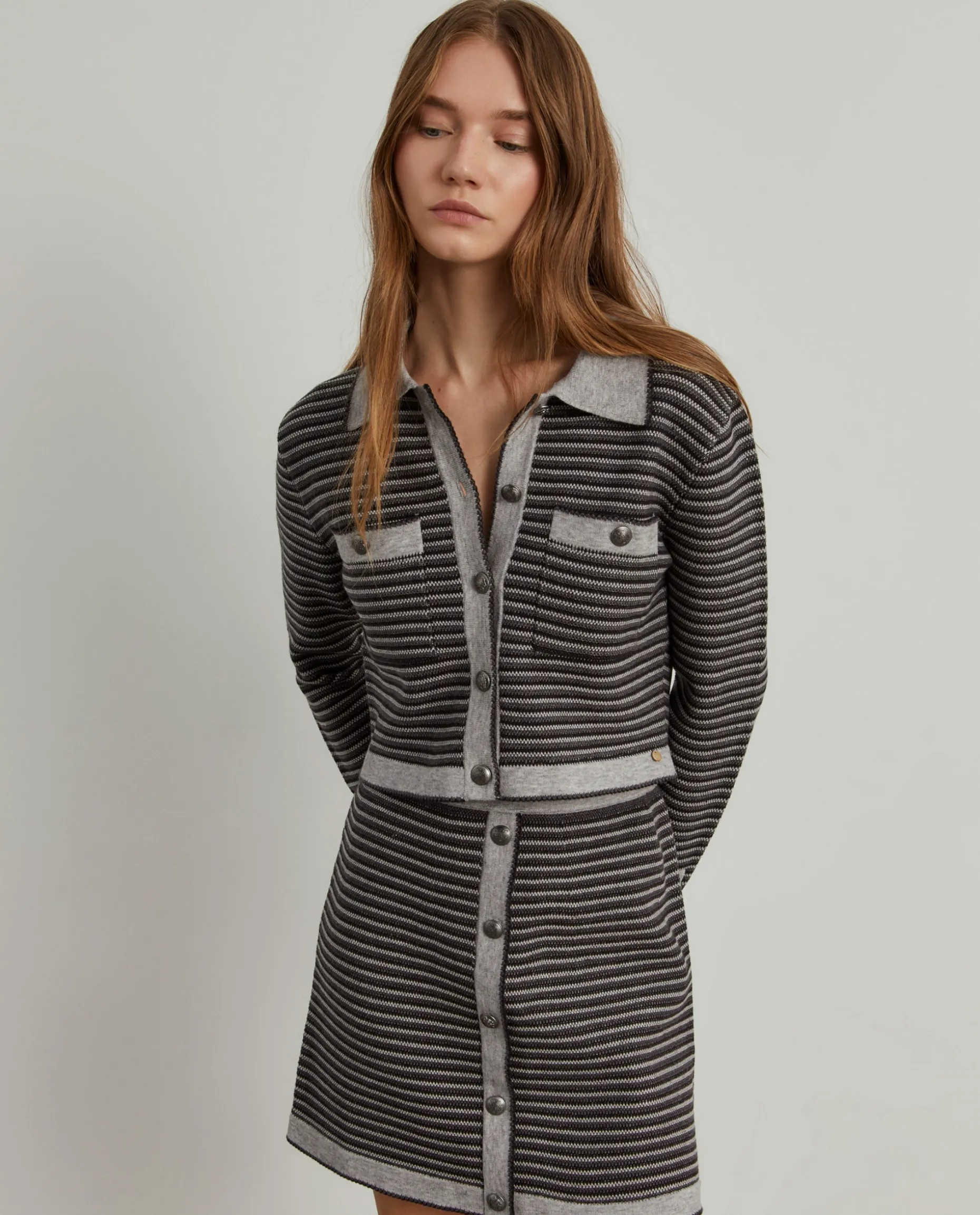 Saia curta de malha às riscas