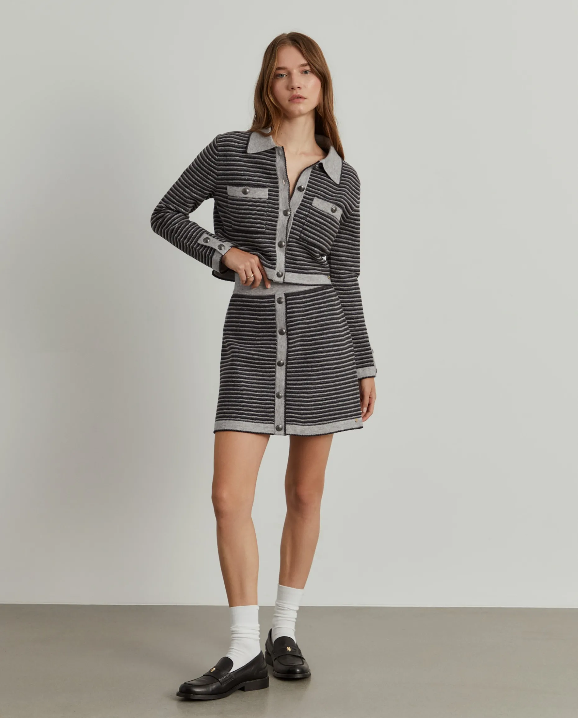 Saia curta de malha às riscas