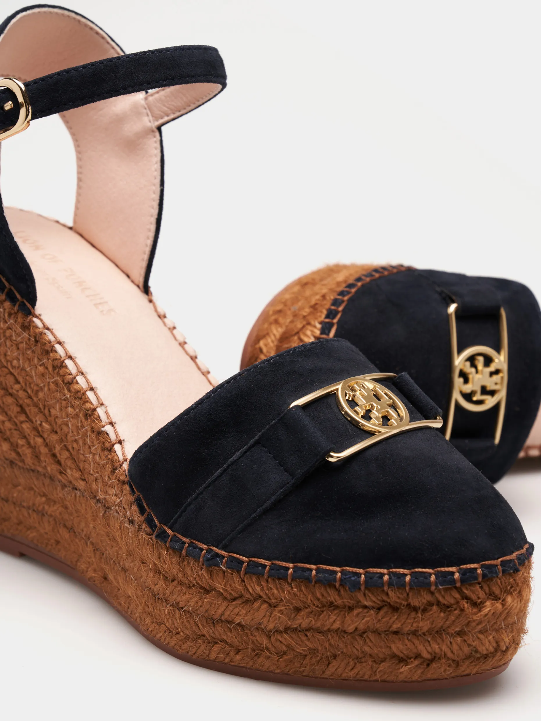 Sandálias de cunha em pele