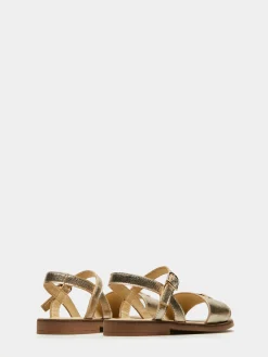 Sandálias em pele com tiras