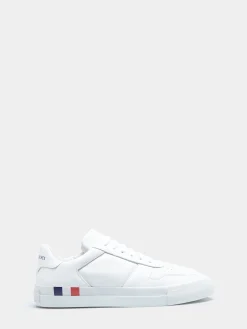 Sapatilhas brancas em pele com cordão