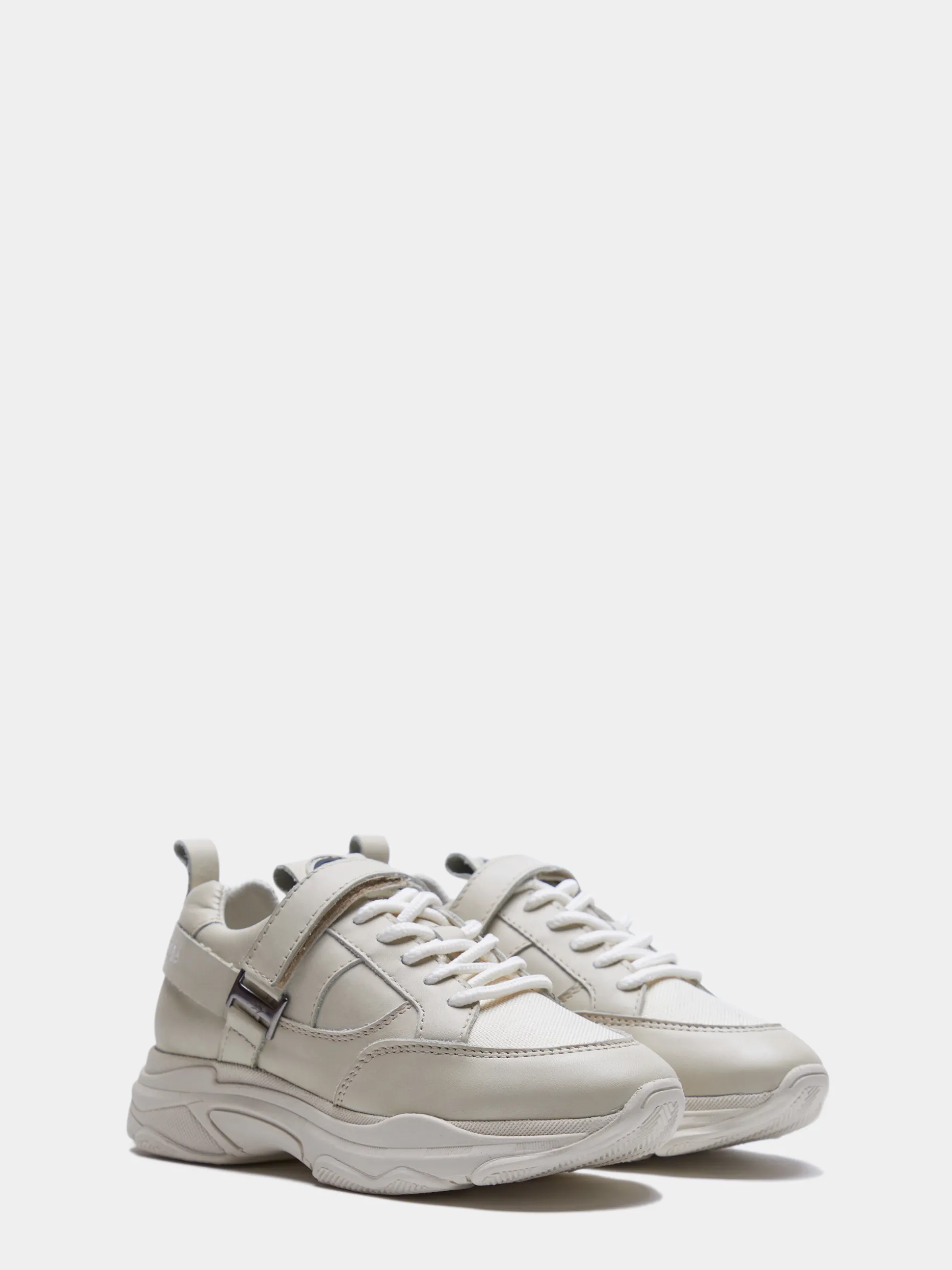 Sapatilhas combinadas com velcro