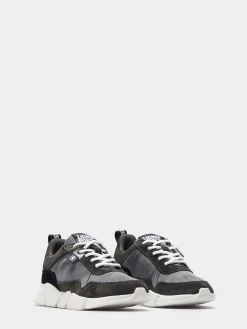 Sapatilhas combinadas em camurça