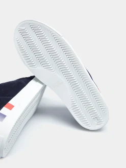 Sapatilhas em camurça