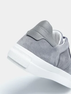 Sapatilhas em camurça