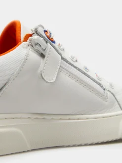 Sapatilhas unissexo em pele com cordões e fecho