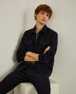 Sobrecamisa com bolsos no peito