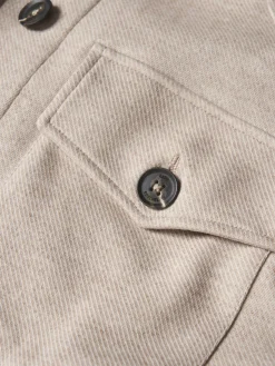 Sobrecamisa em malha com cinto e bolsos