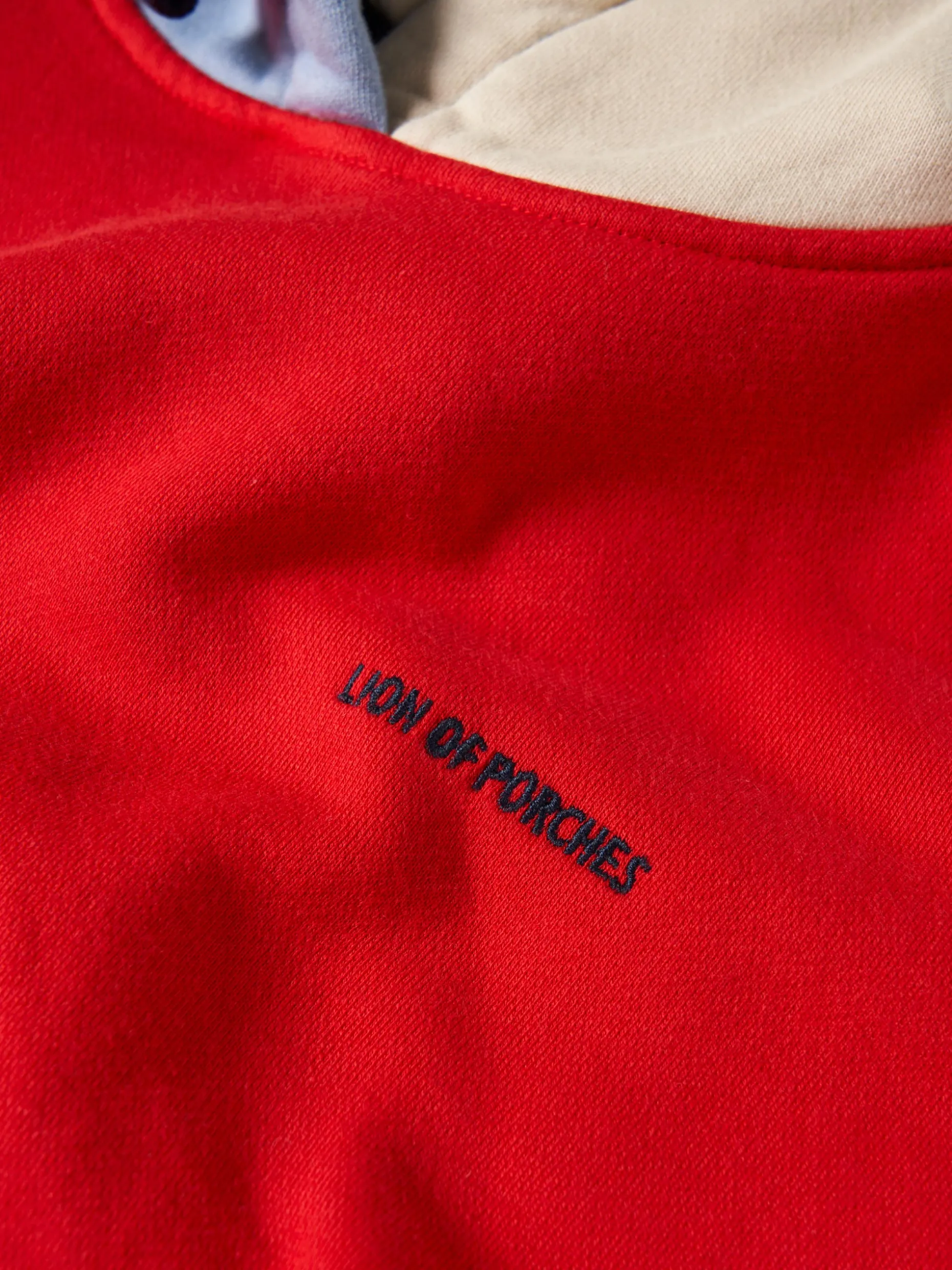 Sweater color block com capuz