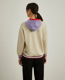 Sweater com capuz ajustável