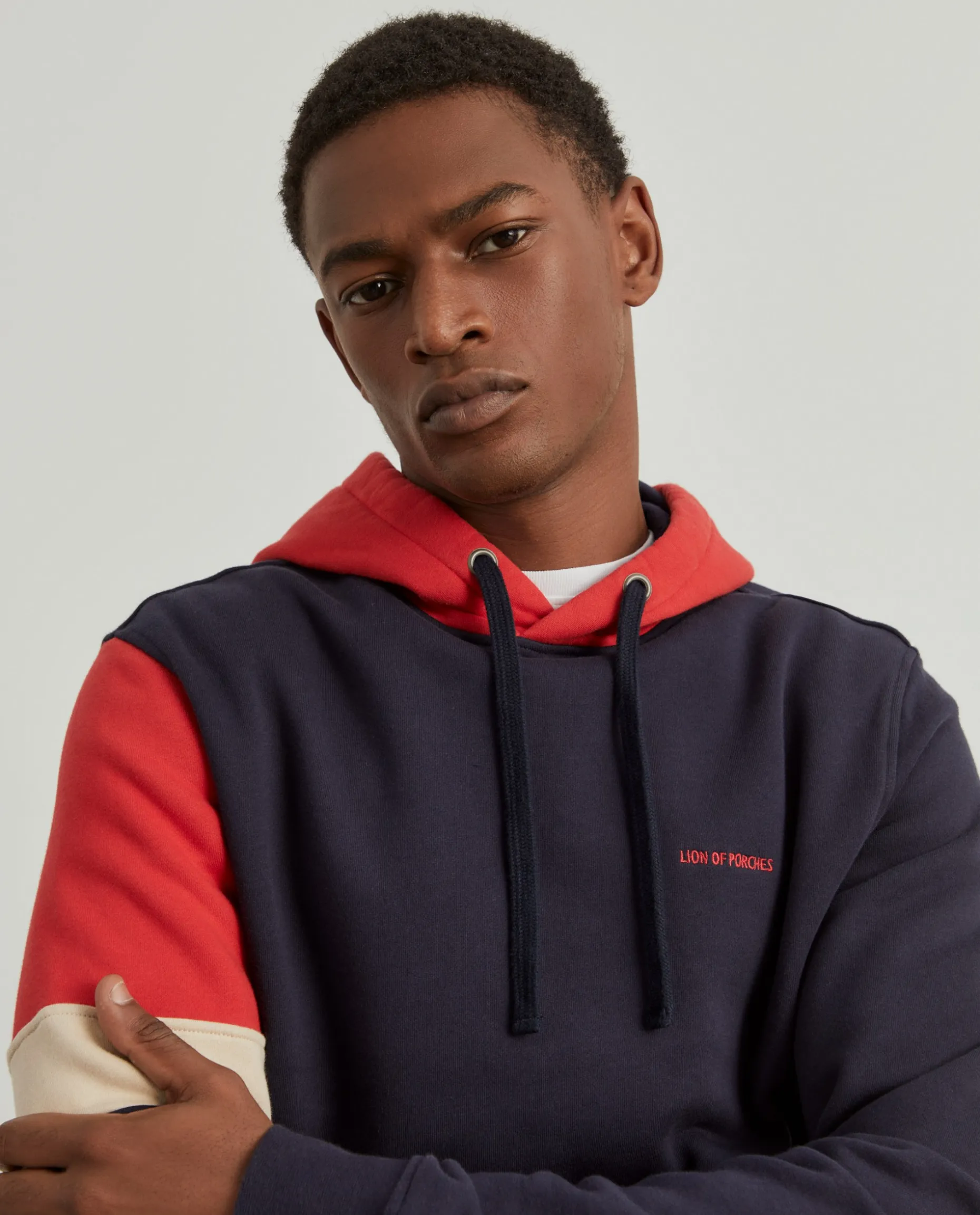 Sweater com capuz color block